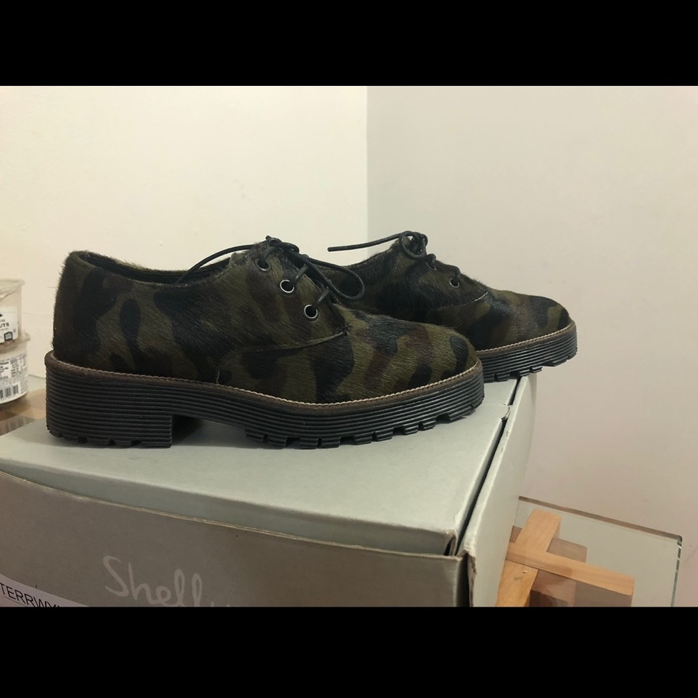 Shellys London cameo pony oxfords